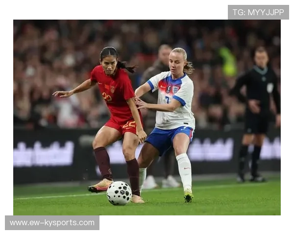 女足比赛选手风采展露，活动吸引众多观众，女足主角